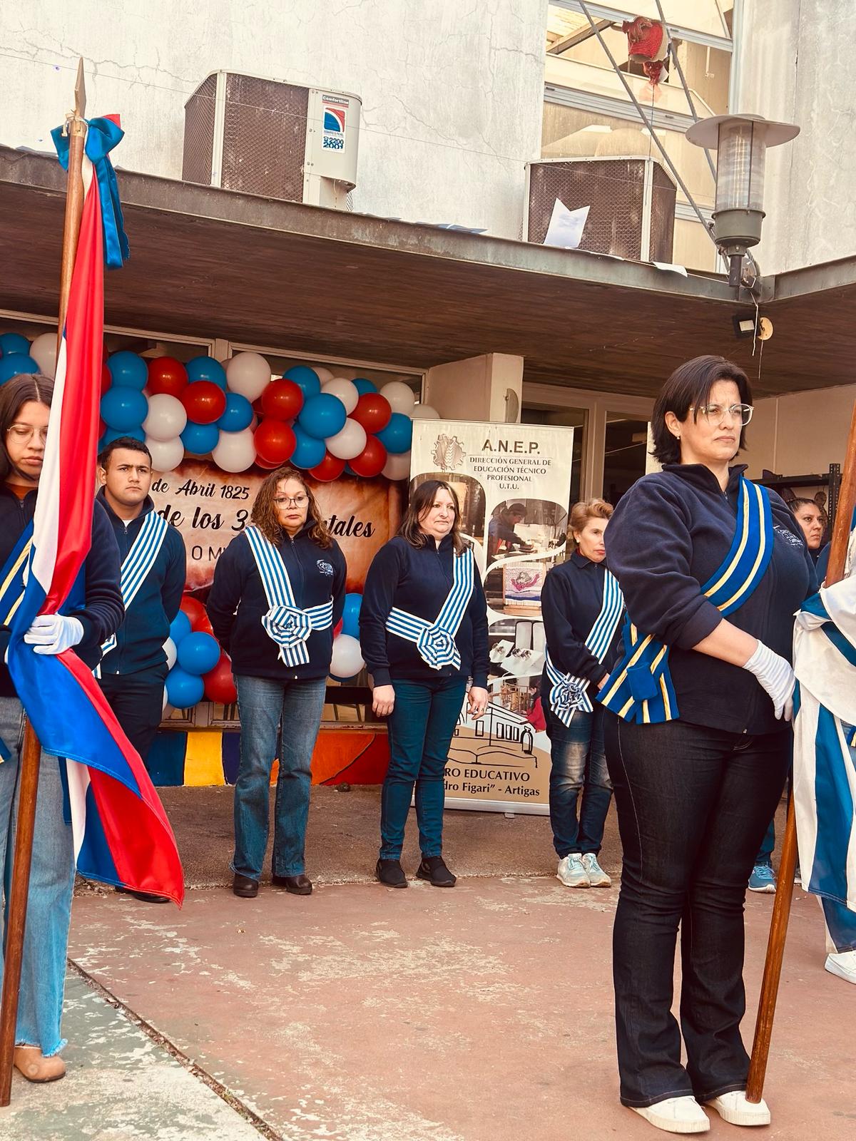 En este momento estás viendo ACTO CONMEMORATIVO EN LOS 200 AÑOS DEL DESEMBARCO DE LOS 33 ORIENTALES EN NUESTRO CENTRO