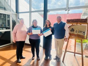 Estudiantes reciben Diplomas que envía TNU